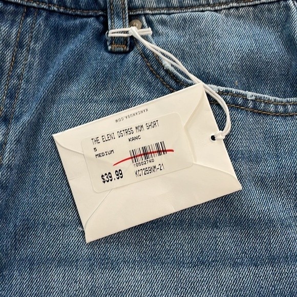 Nwt Kancan The Eleni Distressed Mom Jean Shorts Size 26 Medium Wash Denim — image 3 of 8
